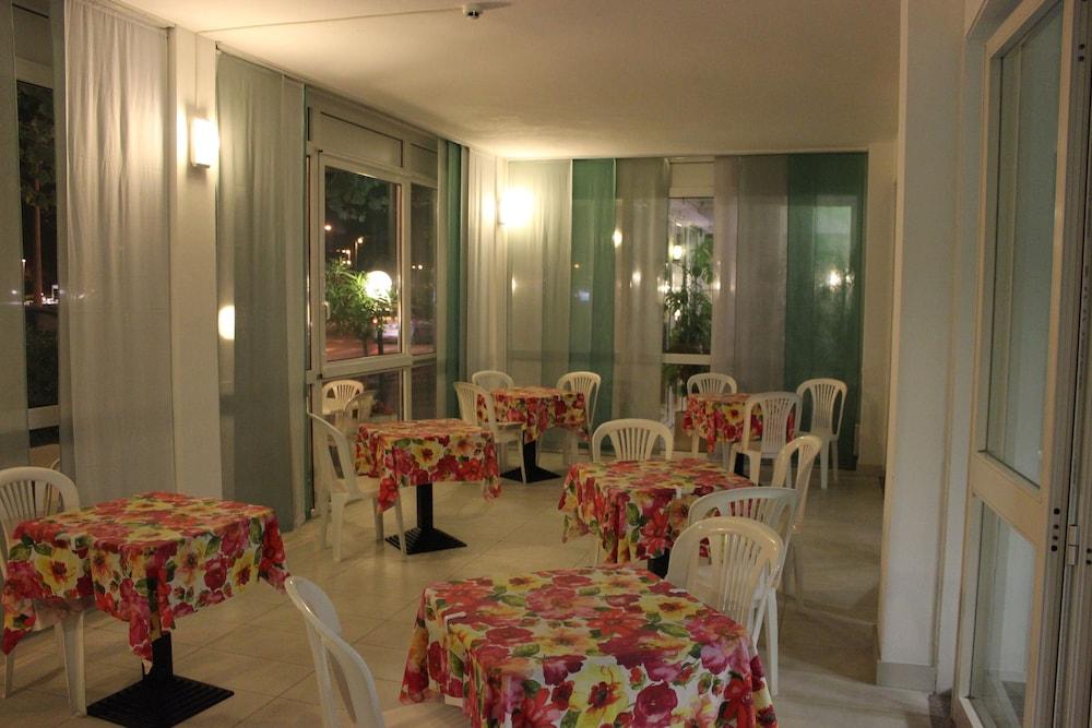 Hotel La Torretta Bramante Римини Экстерьер фото